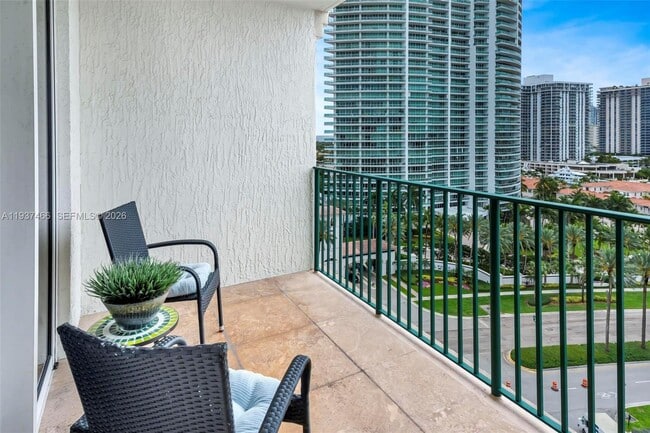 Building Photo - 20000 E Country Club Dr