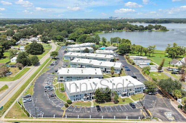 Building Photo - 915 W Oak Ridge Rd