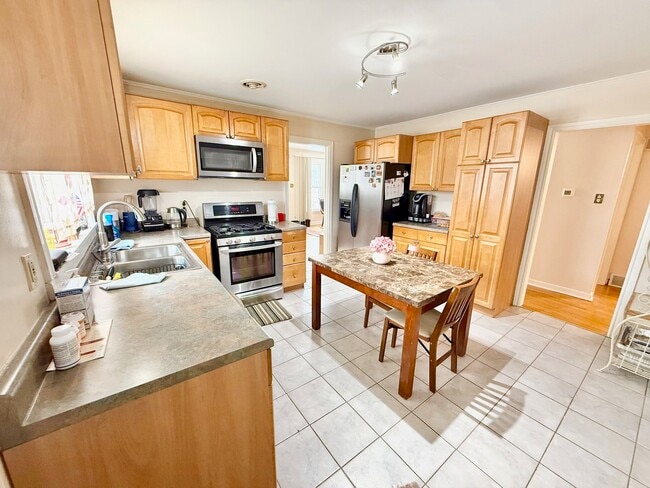 Building Photo - 2909 Oakton St