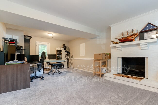 Building Photo - 12112 Amblewood Dr