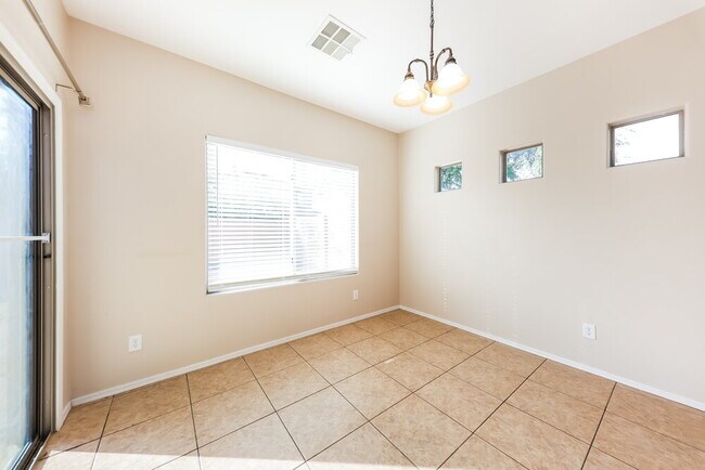 Building Photo - 15629 W MacKenzie Dr