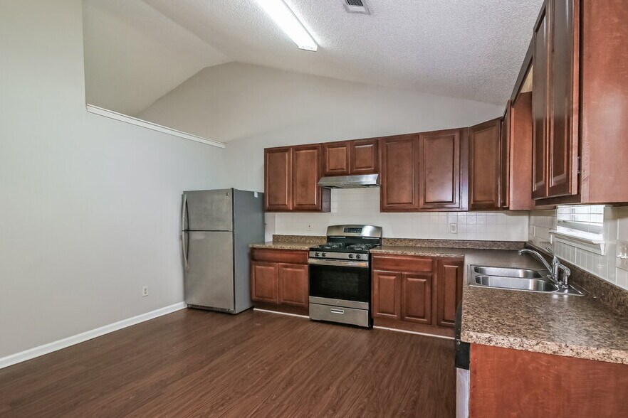Building Photo - 209 Brandon Ridge Cir
