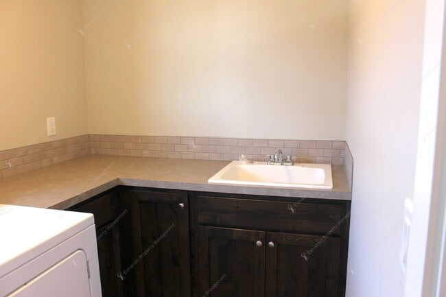 Building Photo - 3 BR home in Northwest Redmond w/ Mountain Views