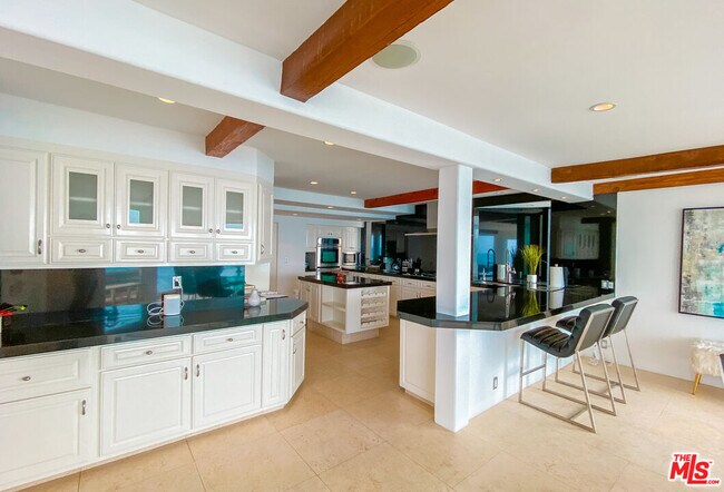 Building Photo - 27112 Malibu Cove Colony Dr