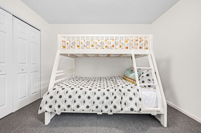 Building Photo - 17462 Front Beach Rd