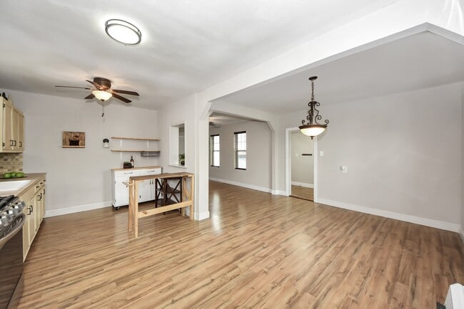 Building Photo - 215 St Charles Dr