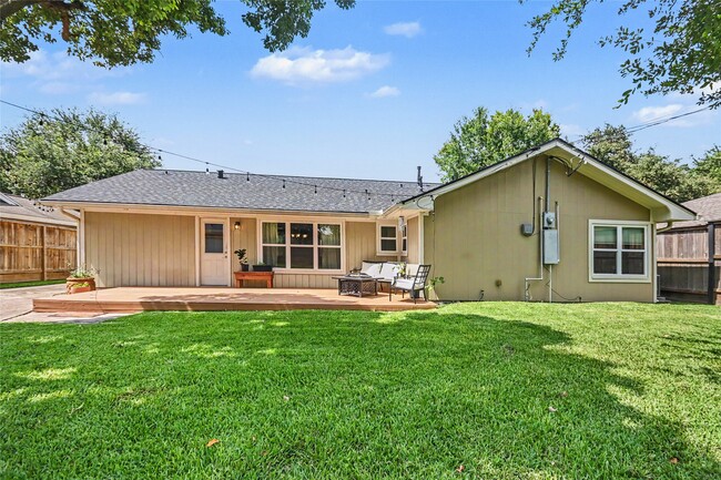 Building Photo - 4831 Stillbrooke Dr