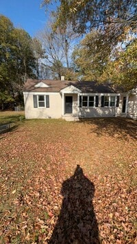 Building Photo - Renovated Three Bedroom/One Bath Duplex