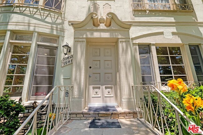 Building Photo - 9945 Robbins Dr