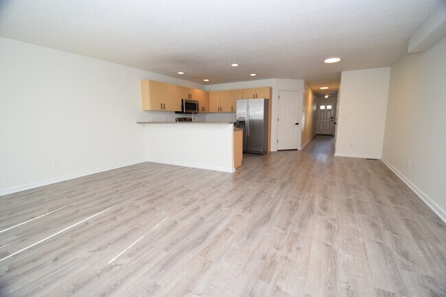 Building Photo - 207 SE Harlow Ave