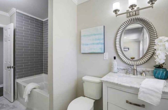 Bathroom - 1985 Thomasville Dr SE