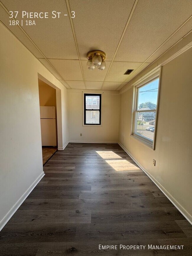 Building Photo - 37 Pierce St