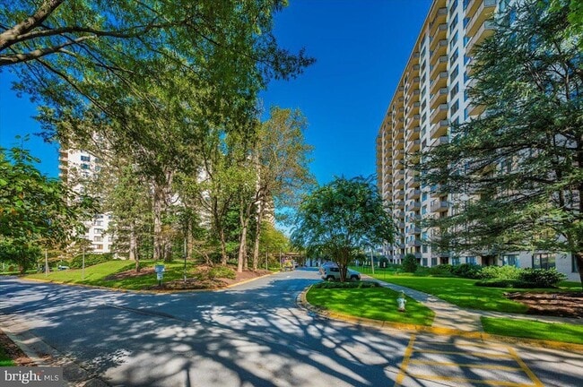 Building Photo - 5225 Pooks Hill Rd