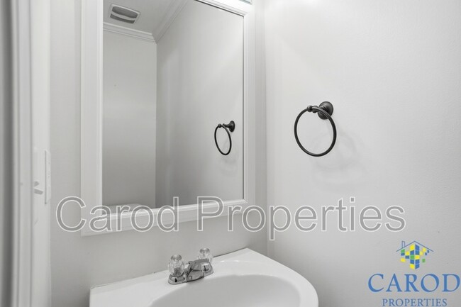 Building Photo - 3405 Broadwick St