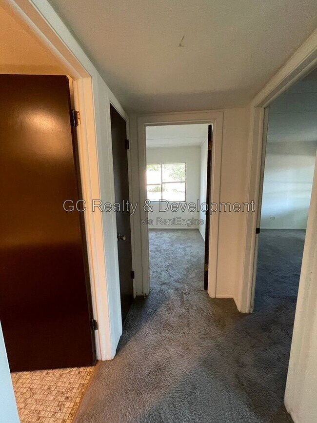 Building Photo - 180 N Wolf Rd