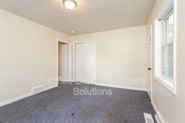 Building Photo - 509 Steele St