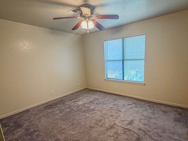 Building Photo - 5202 Daybreak Cir
