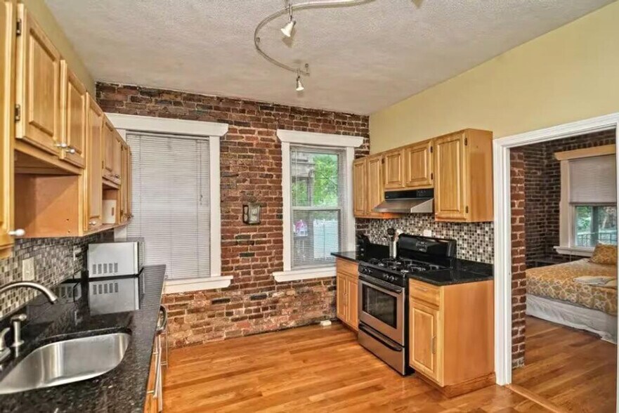 Building Photo - 155 Porter St