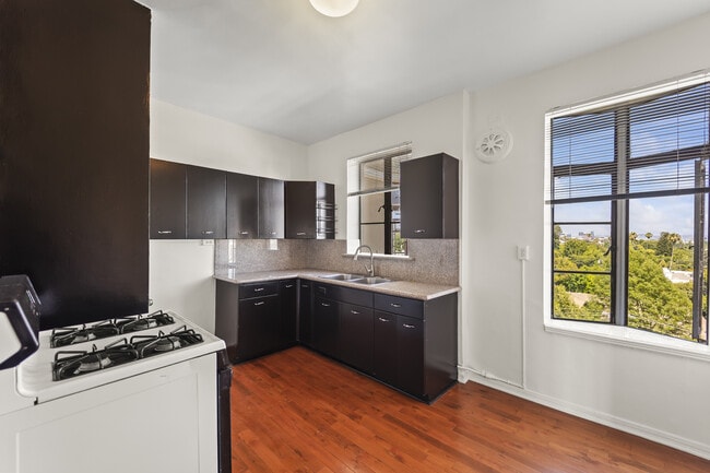 Building Photo - 1314 Hayworth Ave