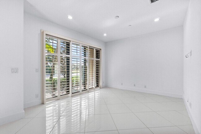 Building Photo - 7115 Edison Pl