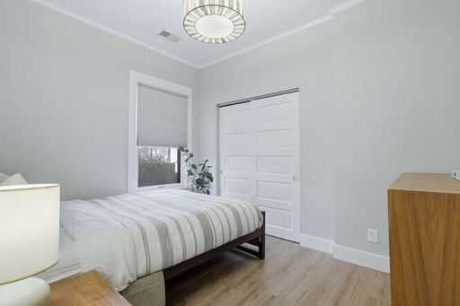 Building Photo - Beautiful 3 Bedroom Craftsman Bungalow Furnished or Unfurnished Available NOW!