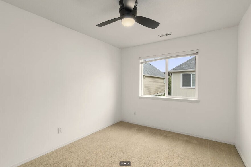 Building Photo - 17175 SW Berkeley Ln