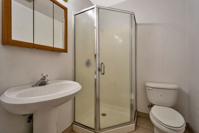 Building Photo - 6-Bedroom Residence Featuring Pool, Turf Yard & 2-Car Garage