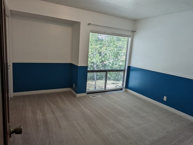 Building Photo - 1806 E Fawn Ln