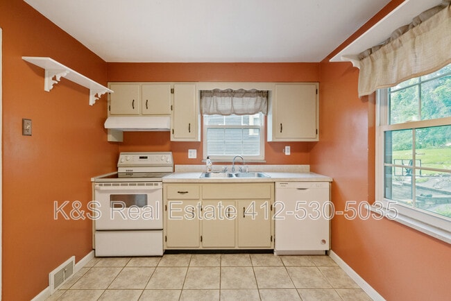 Building Photo - 840 Neely Heights Ave