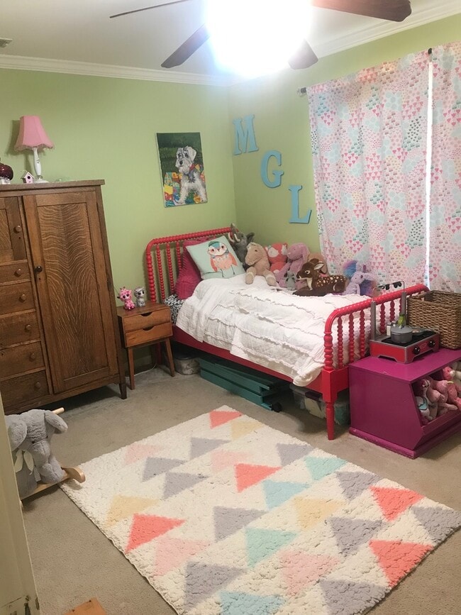 Building Photo - 306 19th St E