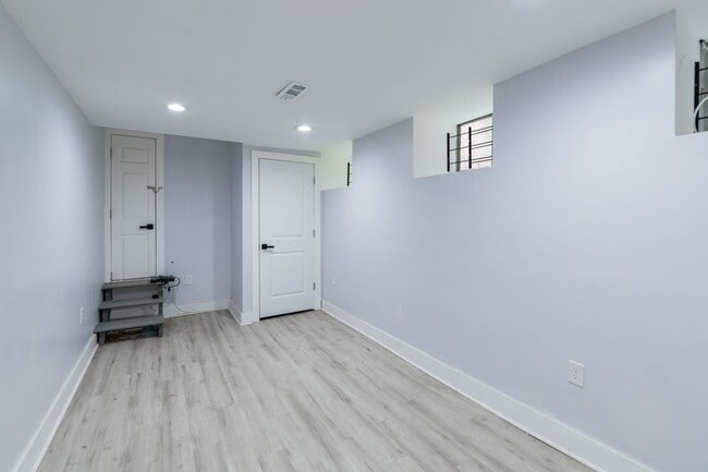 Building Photo - 5111 Willows Ave
