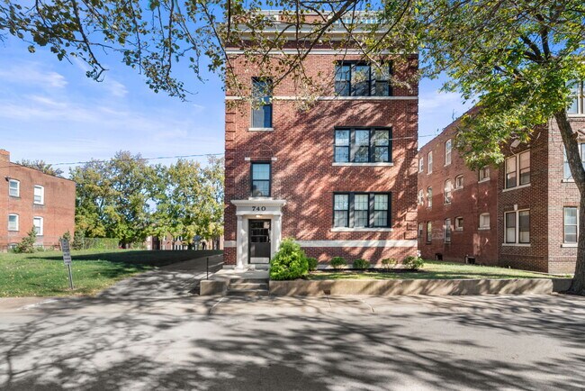 Primary Photo - 740 Leland Ave