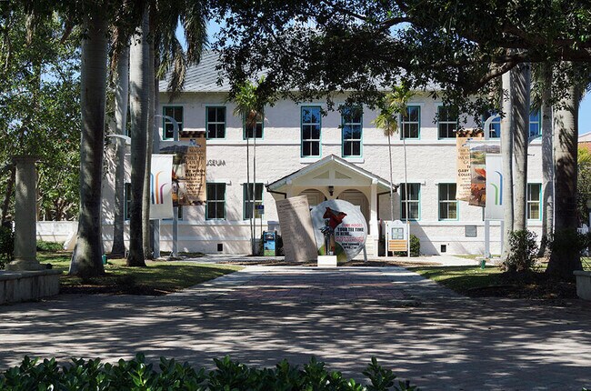 Building Photo - 1001 Crystal Way