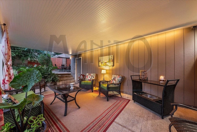 Building Photo - Stunning South Hill Home