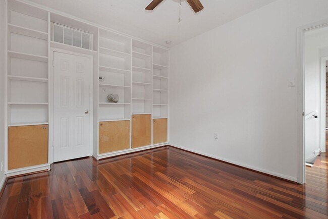 Building Photo - Professionally Managed & Recently Renovated // 2  Bedroom 2  Bathroom Condo // Meridian Hill Park...