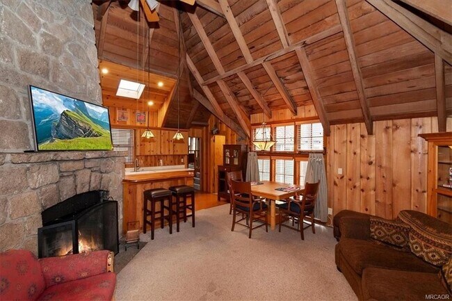 Building Photo - 295 Sunset Dr