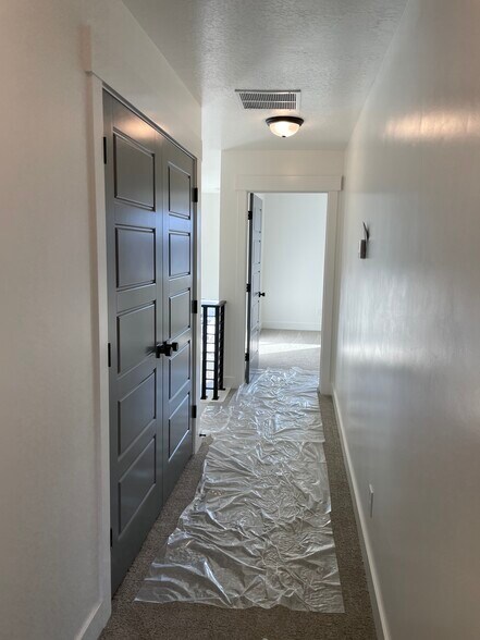 Building Photo - 16123 S Truss Dr
