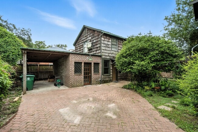 Building Photo - 811 Sul Ross St