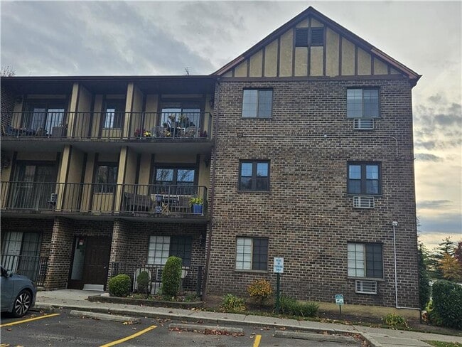 Primary Photo - 50 Donna Ct