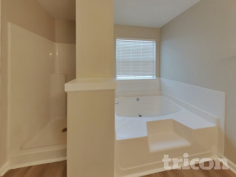 Building Photo - 9493 Creekside Rd