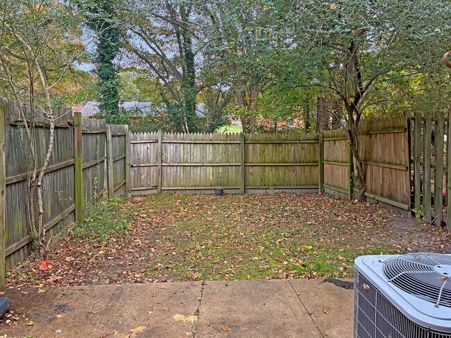 Building Photo - Holiday Special! 2 Bed in Henrico Neighborhood – No Application Fee This Season!