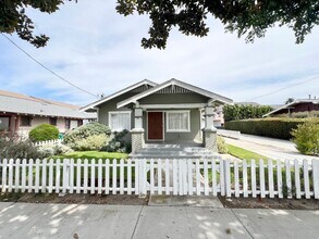 Building Photo - Charming Rose Park Home | 3 Bedrooms | In-...