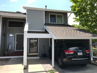 Building Photo - Private 2 Bed 1.5 Bath South Facing Corner...