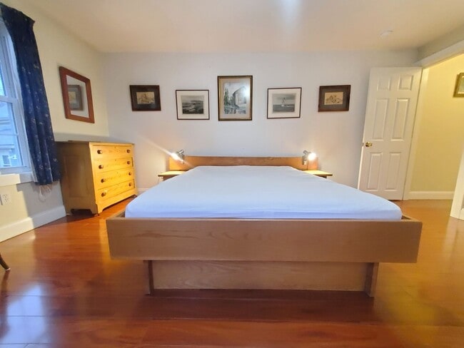 Building Photo - Winter Rental: Available Oct. 1-May 31 (Ut...
