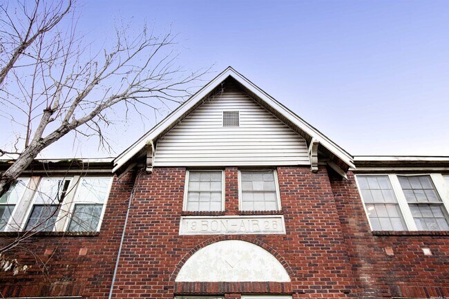 Building Photo - 3405 W Markham St