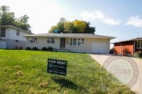 Building Photo - Convenience & Style: Your 3-Bed, 2-Bath Om...