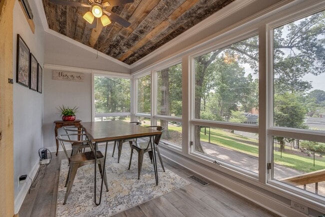 Building Photo - 4 Bedroom / 4 Bath Home for Rent! Kingspor...