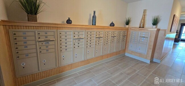 Building Photo - 211 Henderson Rd