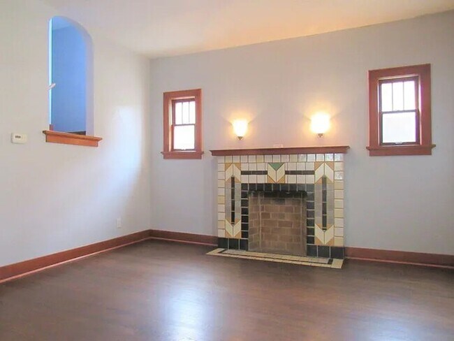 Building Photo - Stunning 4-Bed, 3-Bath Gem 1 Minute from Midtown!