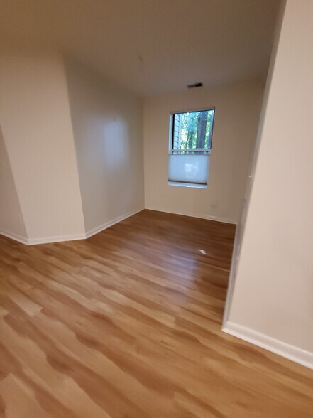 Nook with Window - 30 Hearthstone Ct